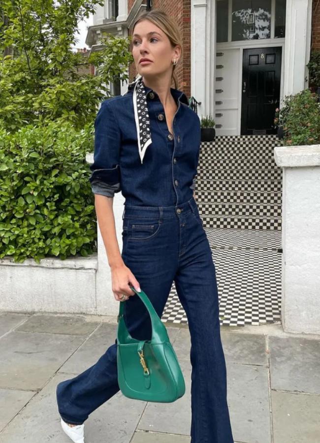 Camille Charriere con un doble denim look/@camilecharriere