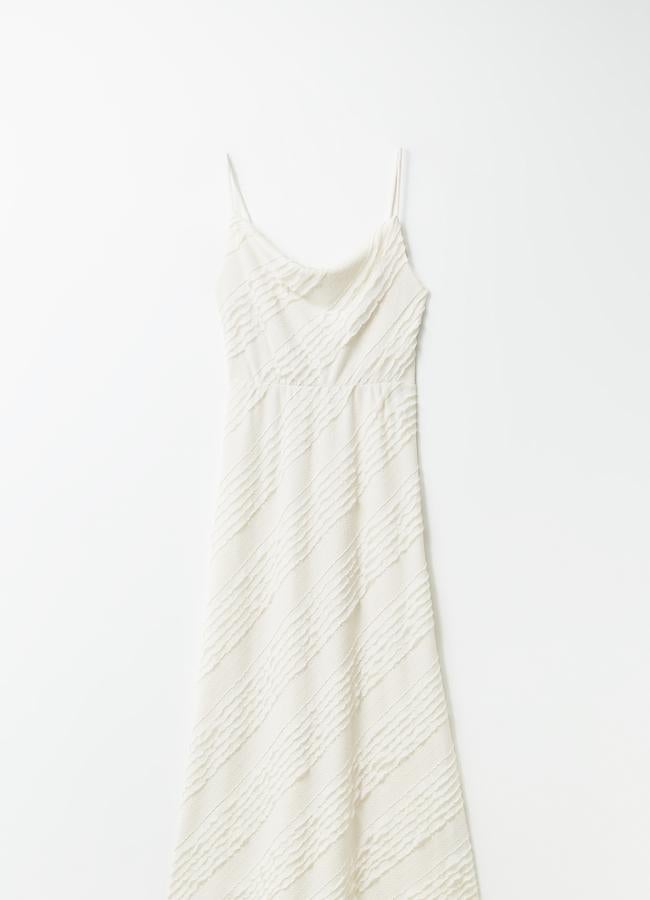 Vestido con bordados de Sfera, 29,99 euros.