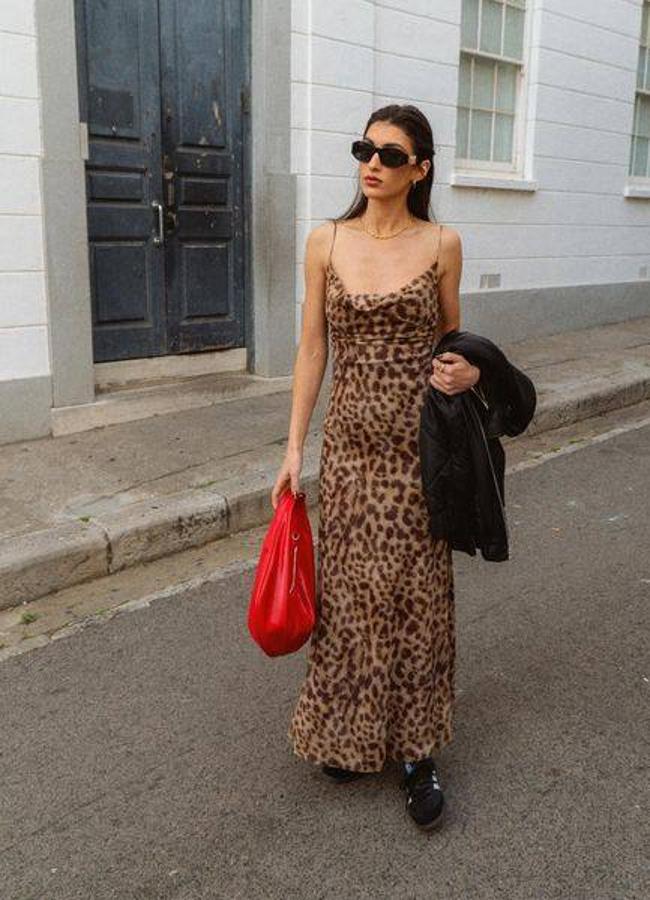 Influencer con vestido viral de leopardo de Zara/@silviapuertast