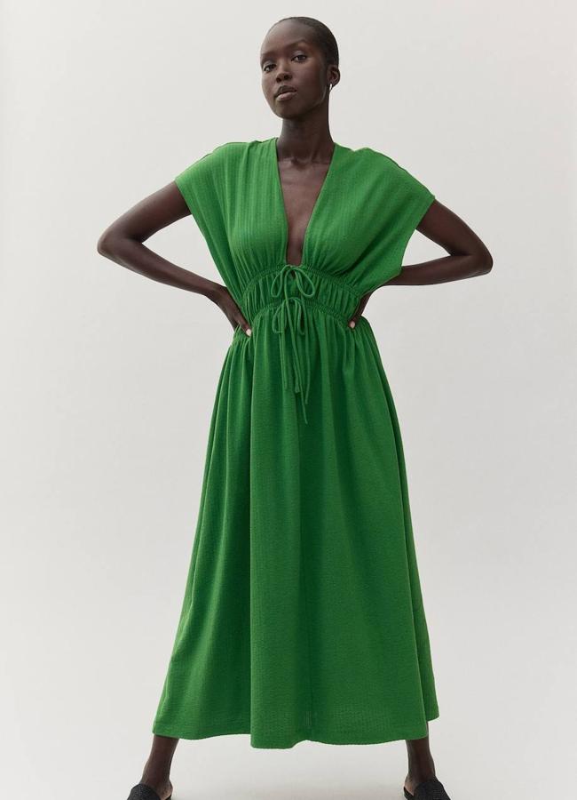 Vestido midi color verde con lazos