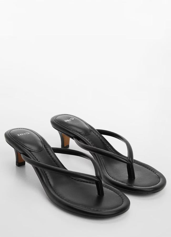 Sandalias con tiras y tacón kitten de Mango (35,99 euros).