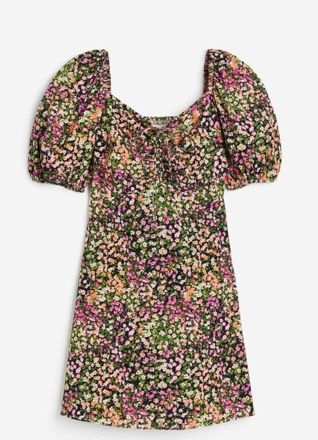 Vestido estampado con flores de H&M (14,99 euros)