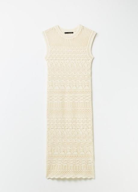 Vestido de punto en color beige de Sfera (29,99 euros)