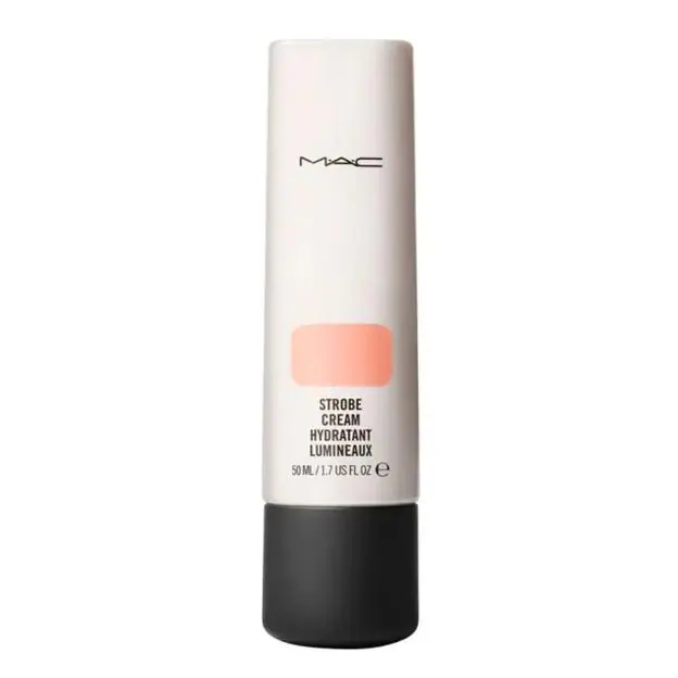 Crema hidratante iluminadora Strobe en el tono Peachlite de MAC.