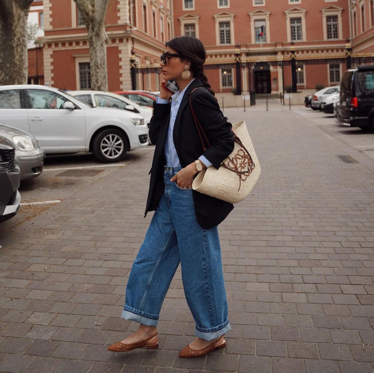 Una influencer con bailarinas destalonadas./@estherjunelife