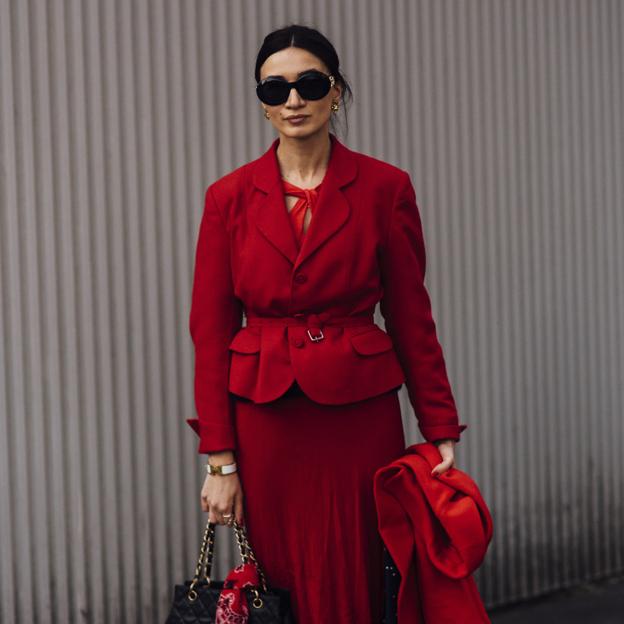 Un look rojo de street style.