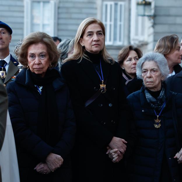 Doña Sofía, la infanta Cristina e Irene de Grecia durante la Semana Santa de Madrid en 2024. 