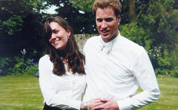 Kate Middleton y el príncipe Guillermo en una imagen de 2007.