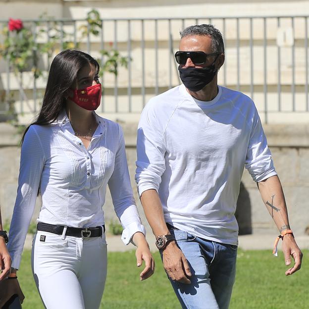 Luis Entrique y su hija Sira, durante una competición hípica. 