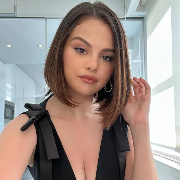 Selena Gómez con corte de pelo blunt bob estilo sleek