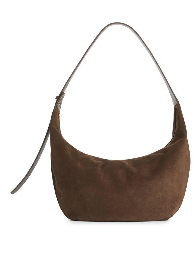 Bolso en marrón chocolate de Arket.