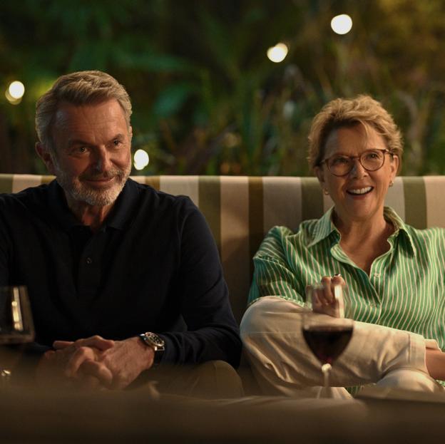 Sam Neil y Annette Bening como Stan y Joy Delaney, el matrimonio protagonista de Apples Never Fall (Un revés inesperado).