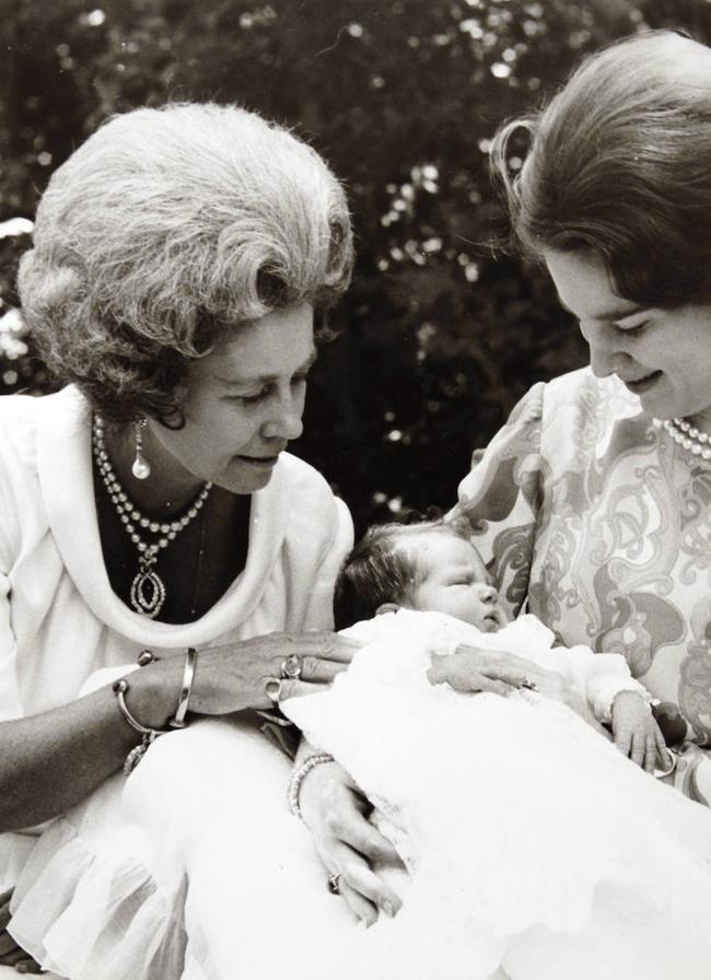 La reina Federica con el colgante cabujón de rubí. Foto: Gtres