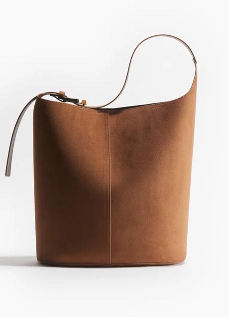 Bolso marrón de H&M (29,99 euros)