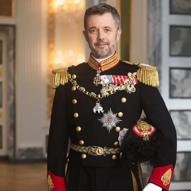 El rey Federico X de Dinamarca en su nuevo retrato oficial. 