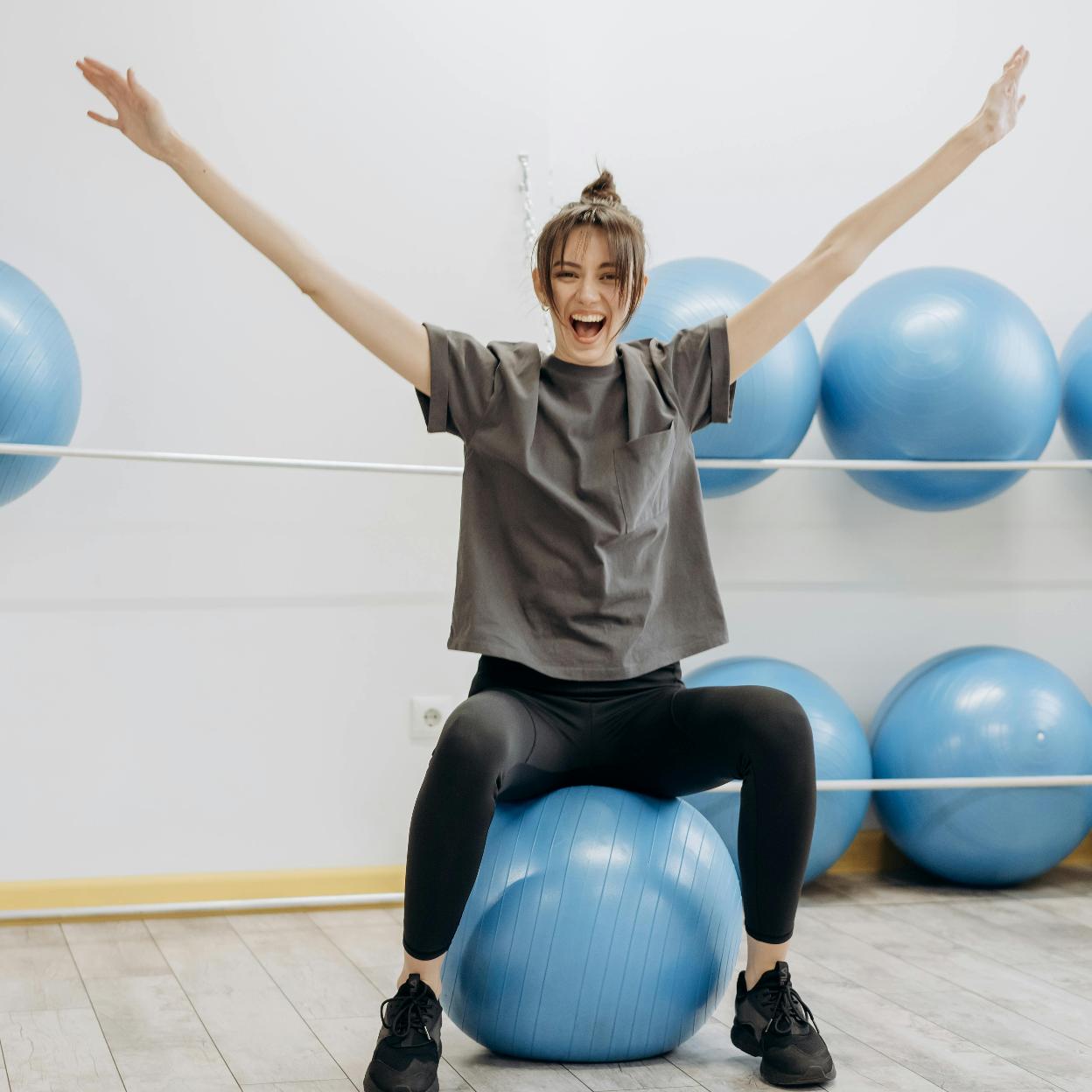 Mujer haciendo pilates/PEXELS