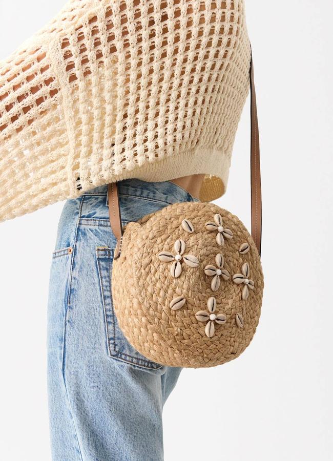 Bolso de rafia circular con conchas