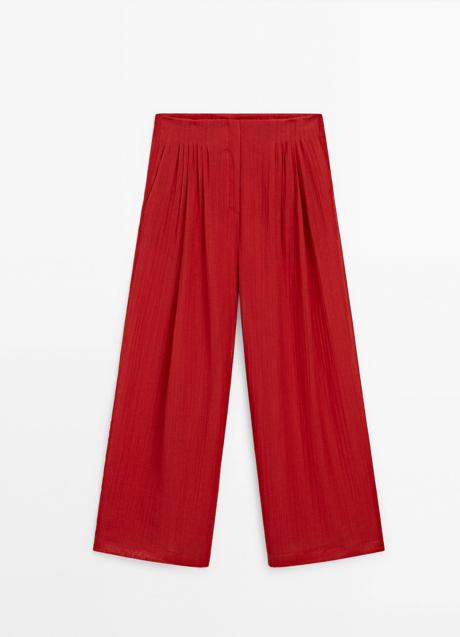 Pantalones rojos de Massimo Dutti (79,95 euros)