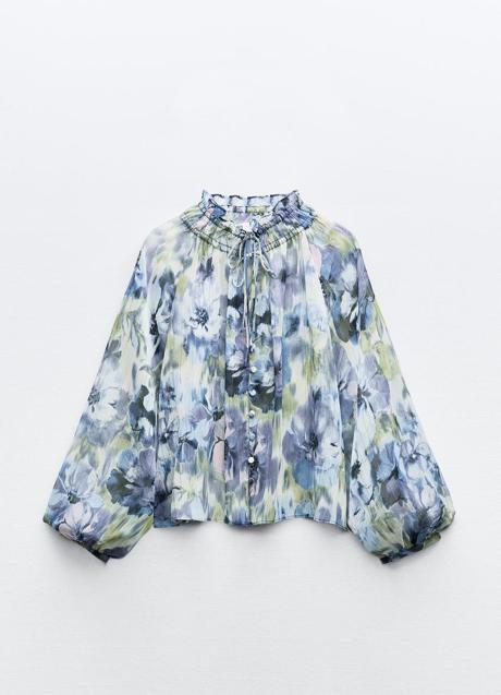 Blusa estampada de Zara (25,99 euros)