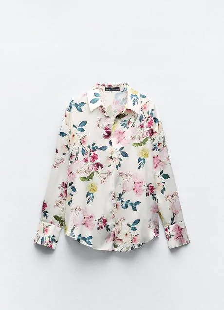 Camisa estampada con flores de Zara (19,99 euros)