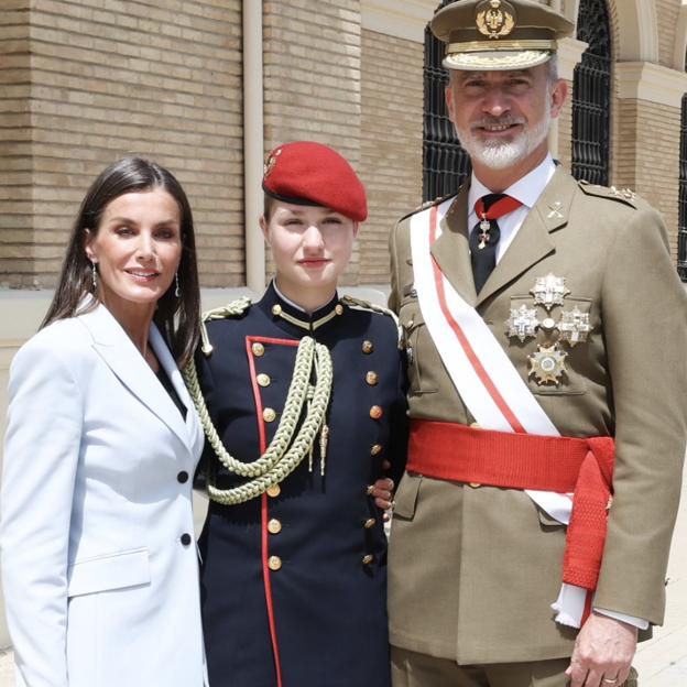 La reina Letizia, la princesa Leonor y el rey Felipe VI, en Zaragoza.