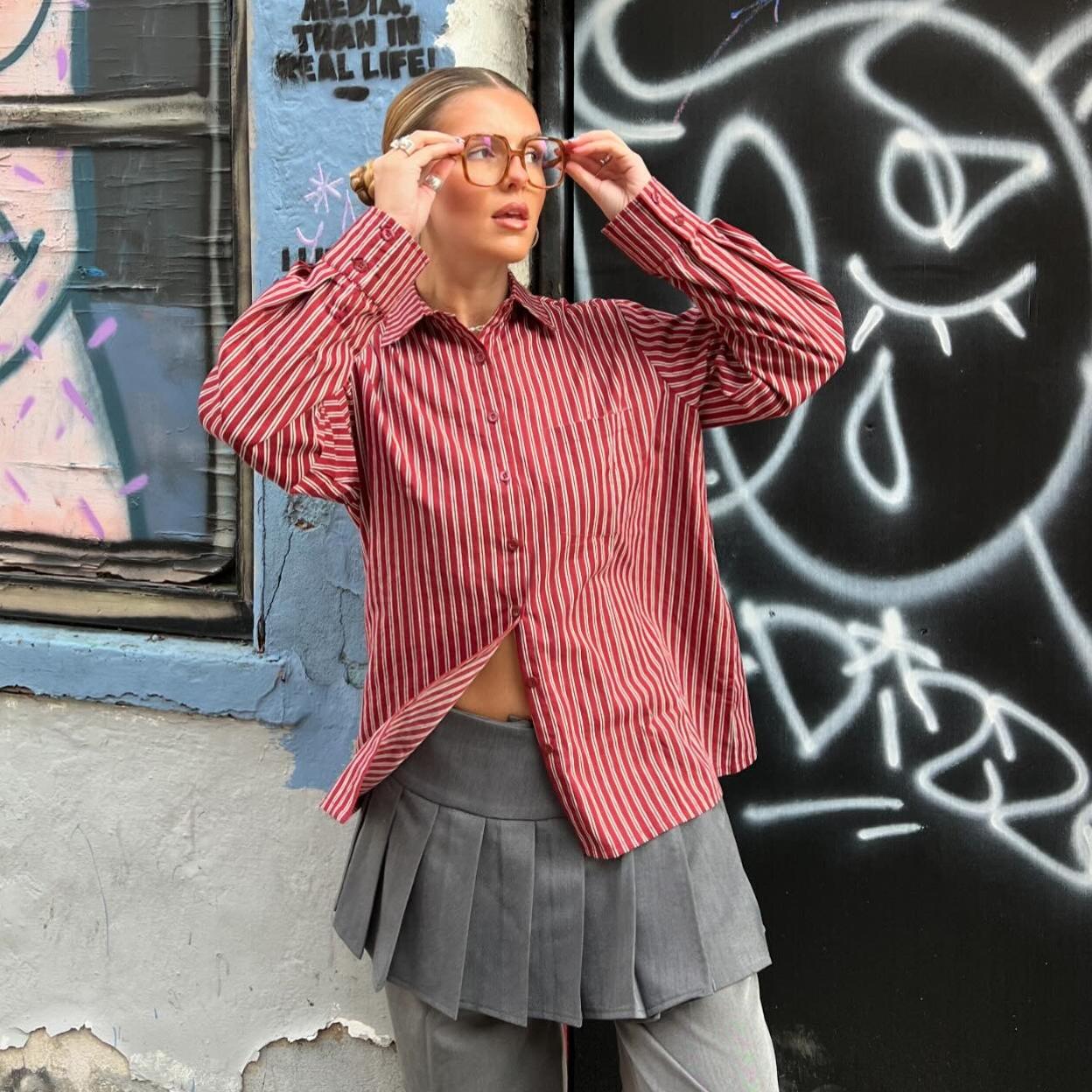 Le he robado la camisa a mi padre y me sienta genial seis camisas de rayas para copiar el look de moda Mujer Hoy