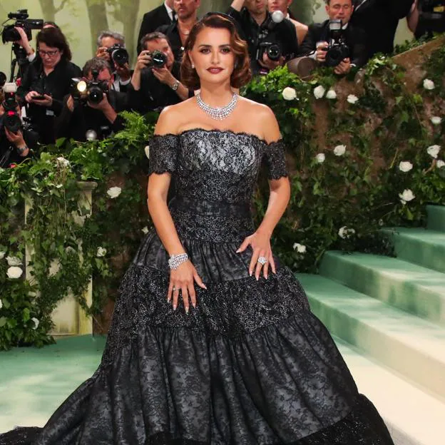 Penélope Cruz se salta las normas con su look de la Met Gala 2024: un Chanel clásico y un cambio de look inesperado