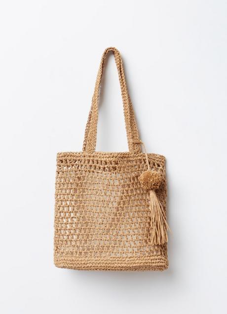 Bolso de rafia de Sfera (17,99 euros)