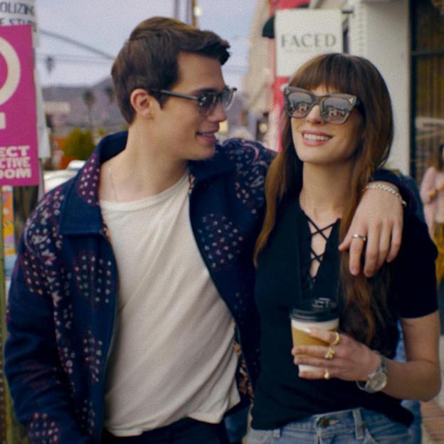 Anne Hathaway y Nicholas Galitzine en la premiere de La idea de tenerte.