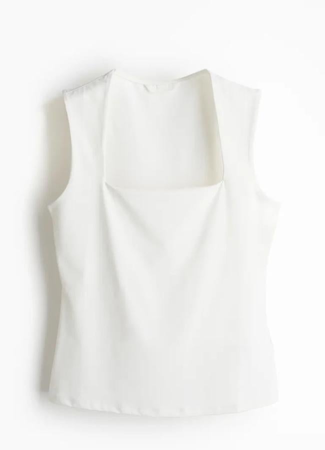 Top con escote cuadrado de H&M, 9,99 euros.