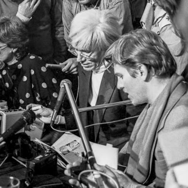 Andy Warhol, en la rueda de prensa que dio a su llegada a Madrid.