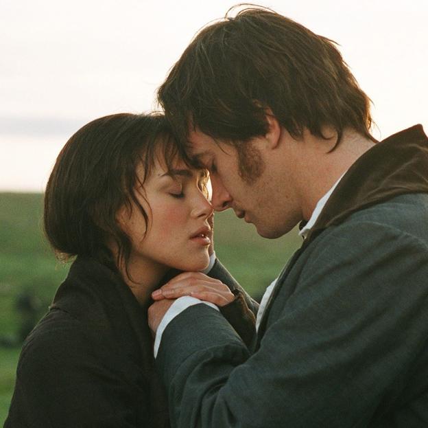 Keira Knightley y Matthew MacFadyen como Lizzie Bennet y el Señor Darcy en un fotograma de Orgullo y Prejuicio.