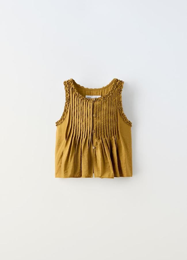 Blusa con detalle de jaretas de Zara Kids.