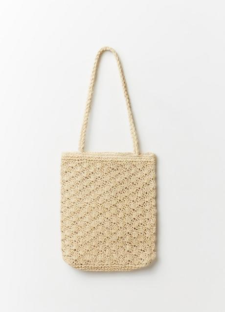 Bolso de rafia de Sfera (17,99 euros)