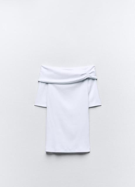 Top blanco de Zara (15,99 euros)