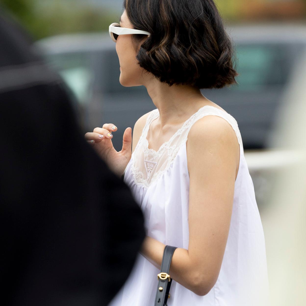 Zara rebaja a menos de 20 euros el vestido blanco corto que exprimirás este verano