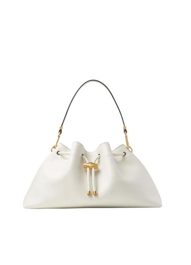 Cinch M Bolso tipo saco en piel de color blanco roto de Jimmy Choo, 1.595 euros.