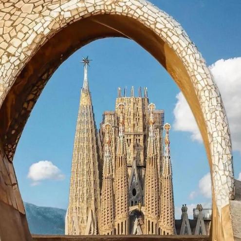 La Sagrada Familia, vista desde La Predrera.