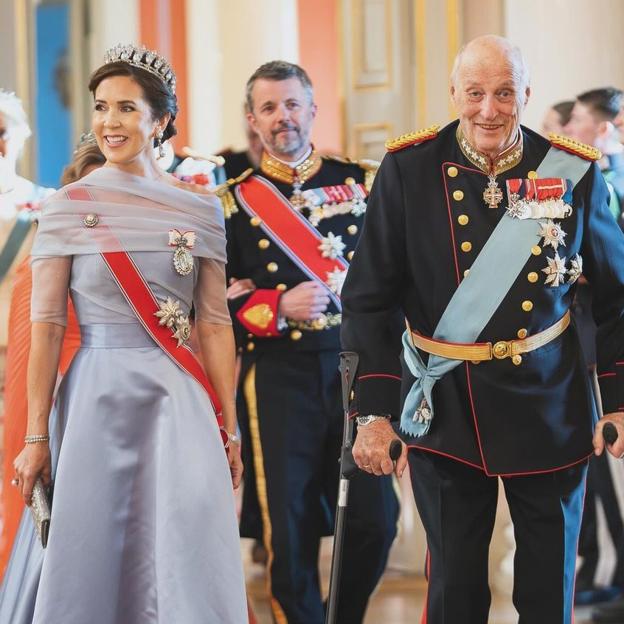 Federico y Mary de Dinamarca, junto al rey Haralda en su reciente visita a Noruega. 