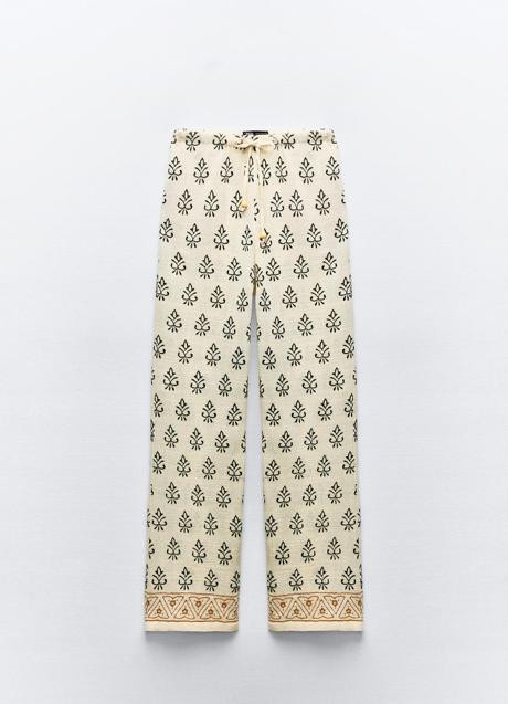 Pantalones estampados de Zara (35,99 euros)