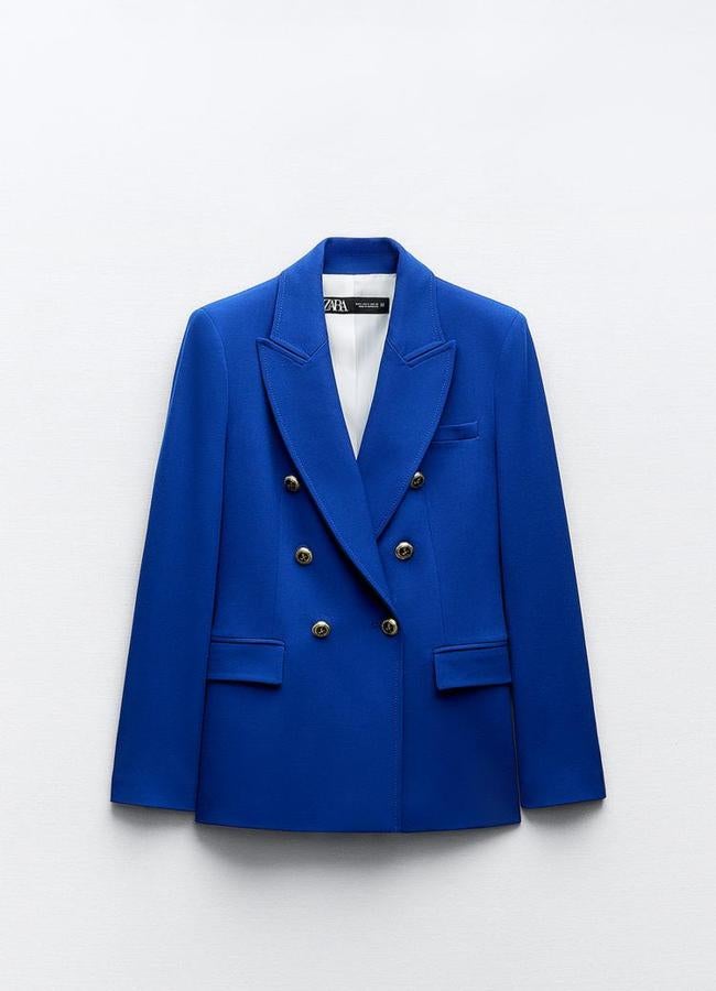 Blazer entallada cruzada de Zara (49,95€)