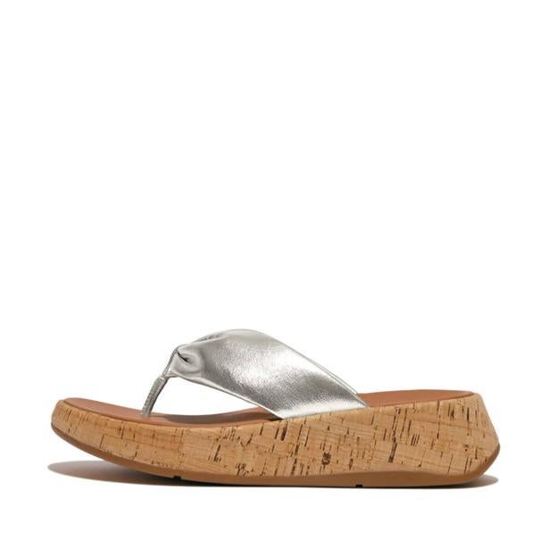 Sandalias de dedo plateadas de FitFlop.