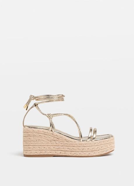 Sandalias de Stradivarius (29,99 euros)