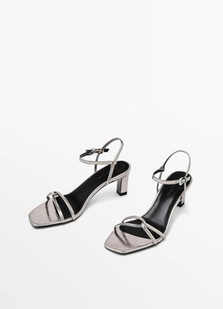 Sandalias plata de Massimo Dutti (89,95 euros)