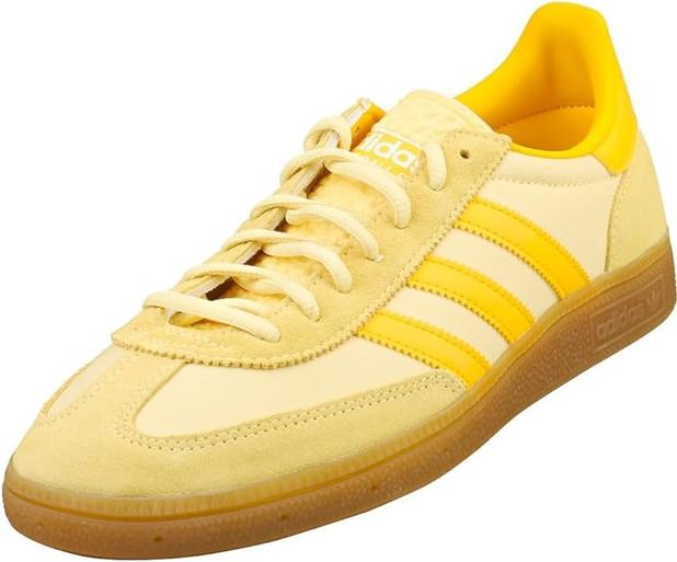 Las zapatillas Handball amarillas de Adidas.