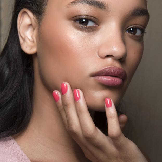 8 colores de uñas para piel morena que favorecen muchísimo en verano