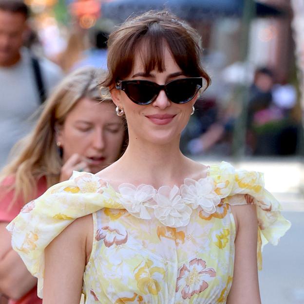 La actriz Dakota Johnson en el rodaje de su nueva película The Materialists.