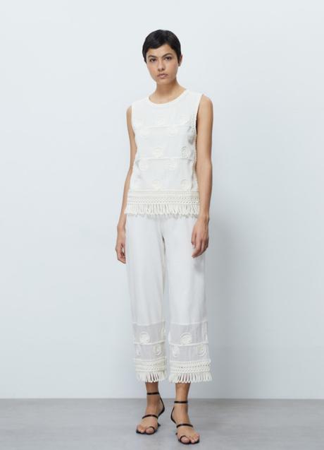 Pantalones blancos de Sfera (23,99 euros)