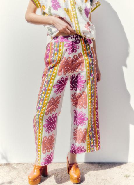 Pantalones estampados de Sfera (35,99 euros)