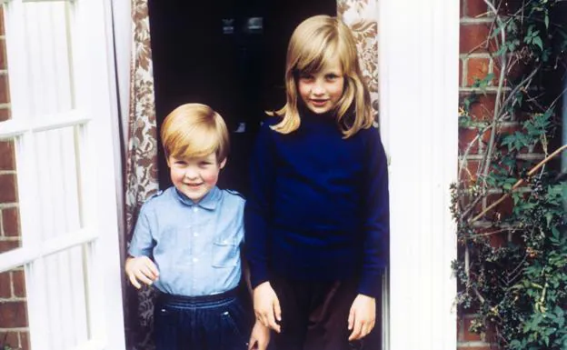 Charles Spencer y Diana de Gales cuando eran pequeños en una imagen de archivo. 